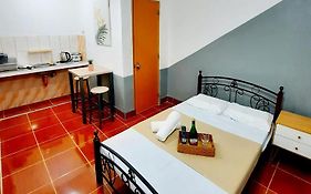 Studio Type Unit - Host Homes Apitong